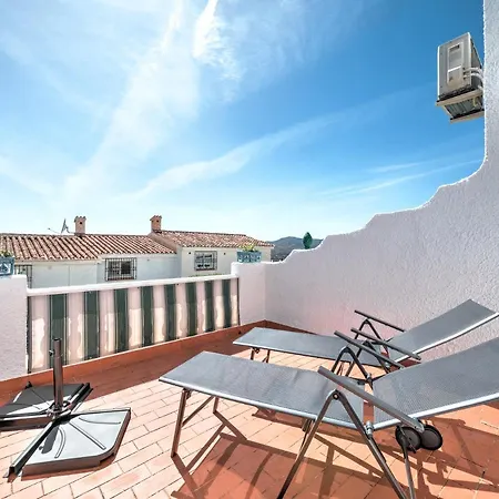 Beautiful Townhouse With Two Terraces In 内尔哈
