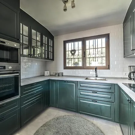 Beautiful Townhouse With Two Terraces In 内尔哈