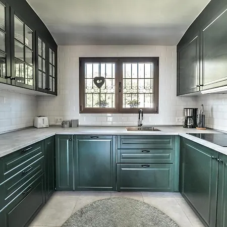Beautiful Townhouse With Two Terraces In 别墅 *