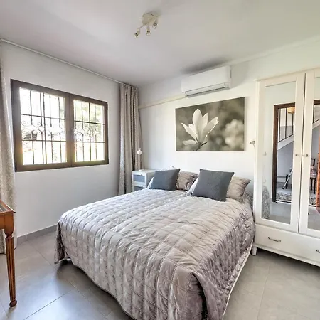 别墅 Beautiful Townhouse With Two Terraces In 内尔哈