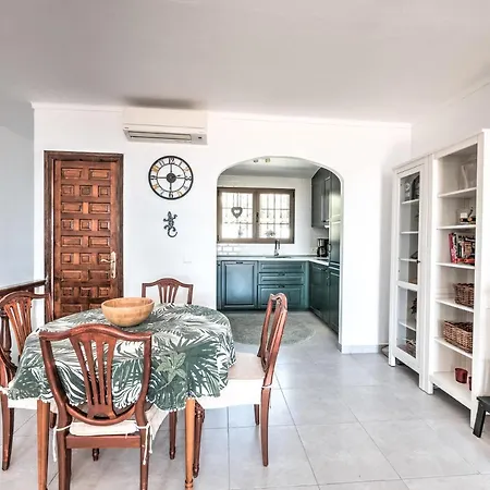 Beautiful Townhouse With Two Terraces In וילה